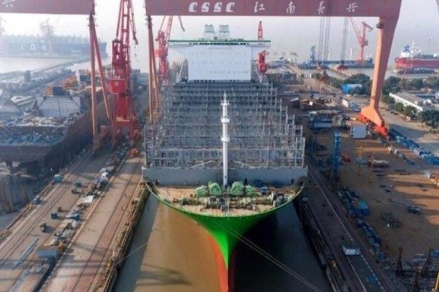 به آب اندازی بزرگترین کشتی کانتینری جهان در چین
